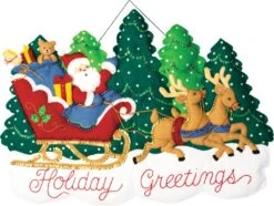 Holiday Greetings Felt Wall Hanging Kit